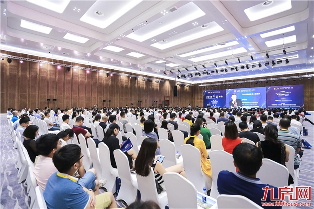 福信集团董事长吴迪发表2018闽商峰会主题演讲 获联合国前副秘书长点赞——九房网 福信集团董事长吴迪发表2018闽商峰会主题演讲 获联合国前副秘书长点赞——九房网