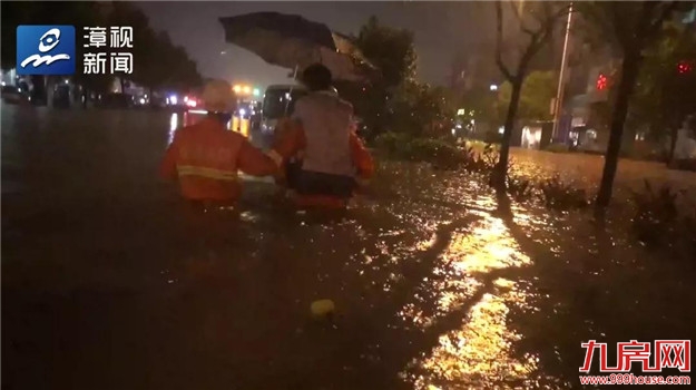 紧急救援 | 2191次闪电“光顾”漳州!石亭多辆车被淹至车窗!——九房网 紧急救援 | 2191次闪电“光顾”漳州!石亭多辆车被淹至车窗!——九房网
