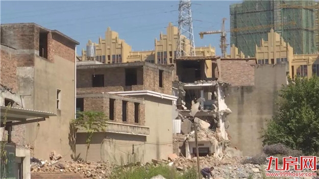 蓝田镇:国庆不“打烊” 党员干部忙征迁——九房网 蓝田镇:国庆不“打烊” 党员干部忙征迁——九房网