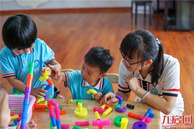 把“动车站”搬进幼儿园?!看看龙文这所新投用的公办幼儿园....——九房网 把“动车站”搬进幼儿园?!看看龙文这所新投用的公办幼儿园....——九房网