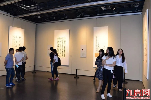 走进林语堂故里 | 福建省中青年书法家作品展在漳开幕——九房网 走进林语堂故里 | 福建省中青年书法家作品展在漳开幕——九房网