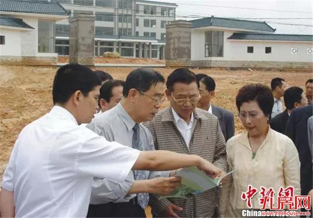 江丙坤三访大陆台资院校 感慨惠台政策好——九房网 江丙坤三访大陆台资院校 感慨惠台政策好——九房网