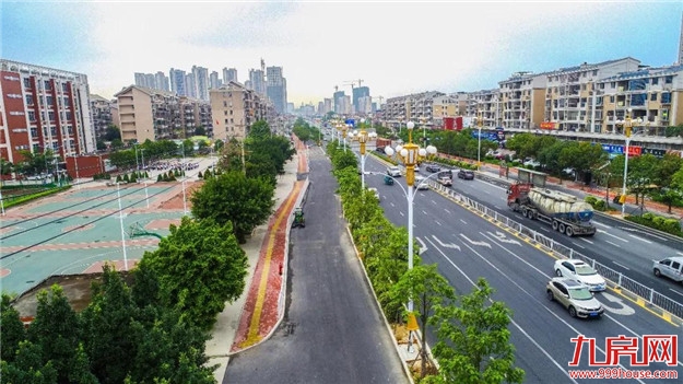 漳华东路人行道“变样”了，下月初路灯将全线亮起！——九房网