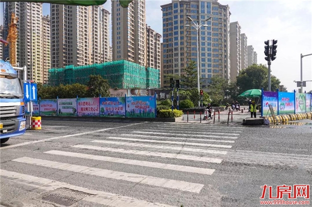 龙文北路此路段已进行封闭施工，易造成拥堵，司机朋友们请合理选择路线绕行——九房网