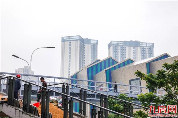 龙文又一座人行天桥即将完工！万达逛街太方便——九房网