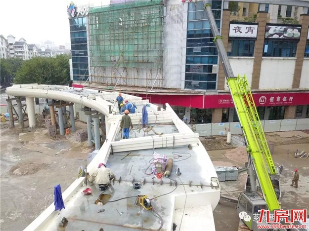 内有乾坤 | 沃尔玛路口的“大圈圈”矗立起来了！——九房网