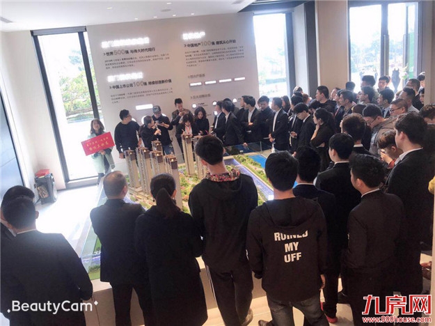 What？超百人汇聚漳州国贸天成？发生了什么？！——九房网