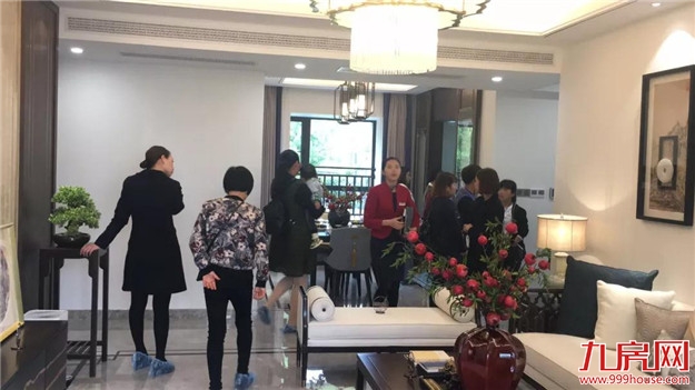 购房意向强烈!看房团引爆“银四”!受追捧的三个盘分别是……——九房网 购房意向强烈!看房团引爆“银四”!受追捧的三个盘分别是……——九房网