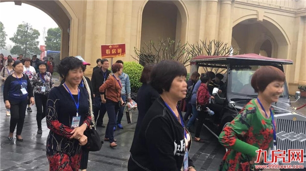 购房意向强烈!看房团引爆“银四”!受追捧的三个盘分别是……——九房网 购房意向强烈!看房团引爆“银四”!受追捧的三个盘分别是……——九房网