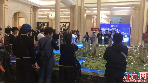 购房意向强烈!看房团引爆“银四”!受追捧的三个盘分别是……——九房网 购房意向强烈!看房团引爆“银四”!受追捧的三个盘分别是……——九房网