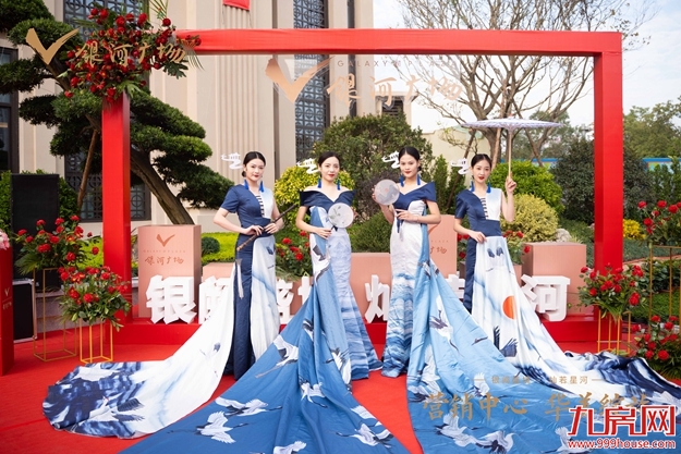 强势围观!银河广场营销中心开放暨神复式样板间震撼亮相——九房网 强势围观!银河广场营销中心开放暨神复式样板间震撼亮相——九房网